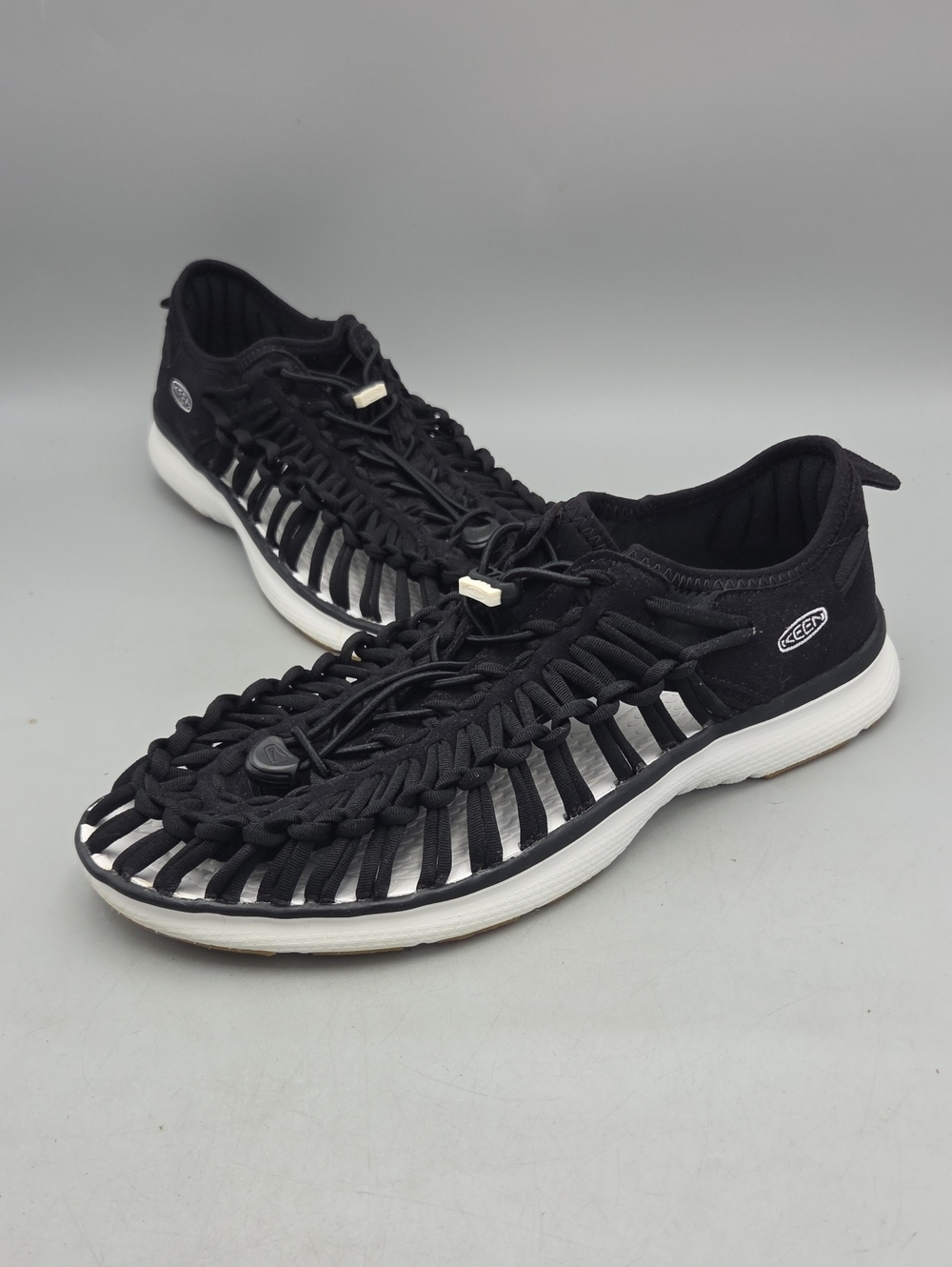 KEEN Women's UNEEK O2 Two Cord Bungee Sandals Black/White 1017055 Women 10.5